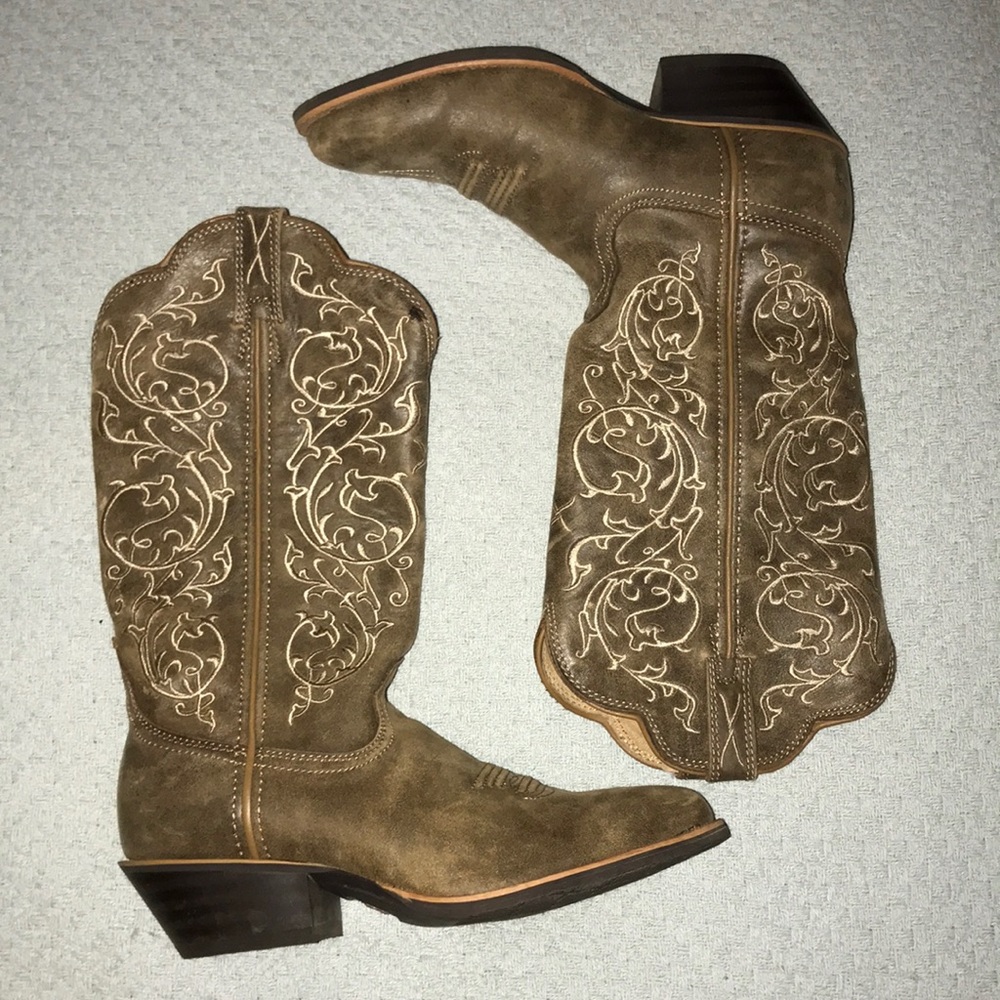 Twisted X Ladies Embroidered Boots- BASICALLY NEW